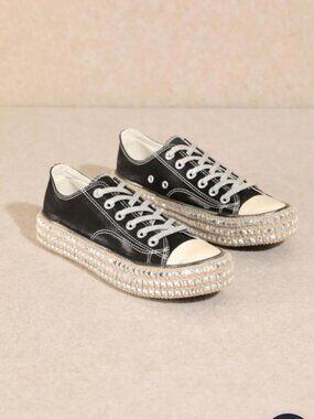 MIIM Billie Studded Low-Top Sneakers SIZE: 8.5 -O